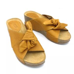 Sergio Tomani Women's Yellow Leather Sandals